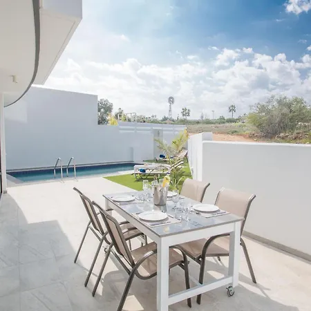 Mit Privatem Pool Und Dachgarten *