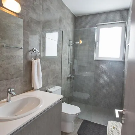 Mit Privatem Pool Und Dachgarten *